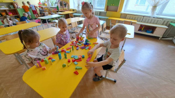 Мы играем в кубики! Мы играем в кубики!.